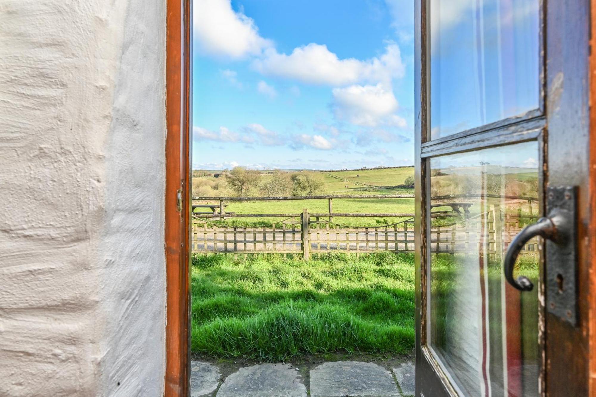 Polean Farm Cottages - With Free Animal Feeding And Pony Rides And Free Access To A Nearby Pool Looe Kamer foto