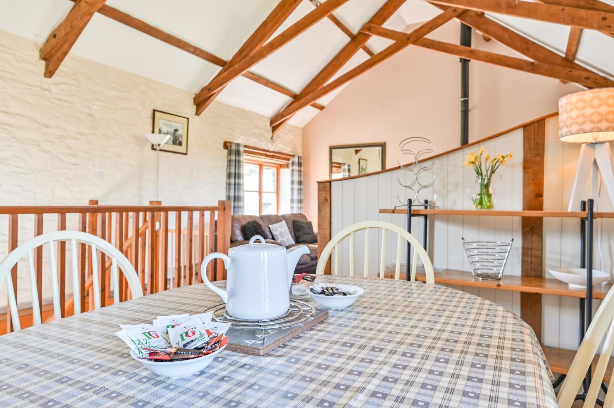 Polean Farm Cottages - With Free Animal Feeding And Pony Rides And Free Access To A Nearby Pool Looe Kamer foto