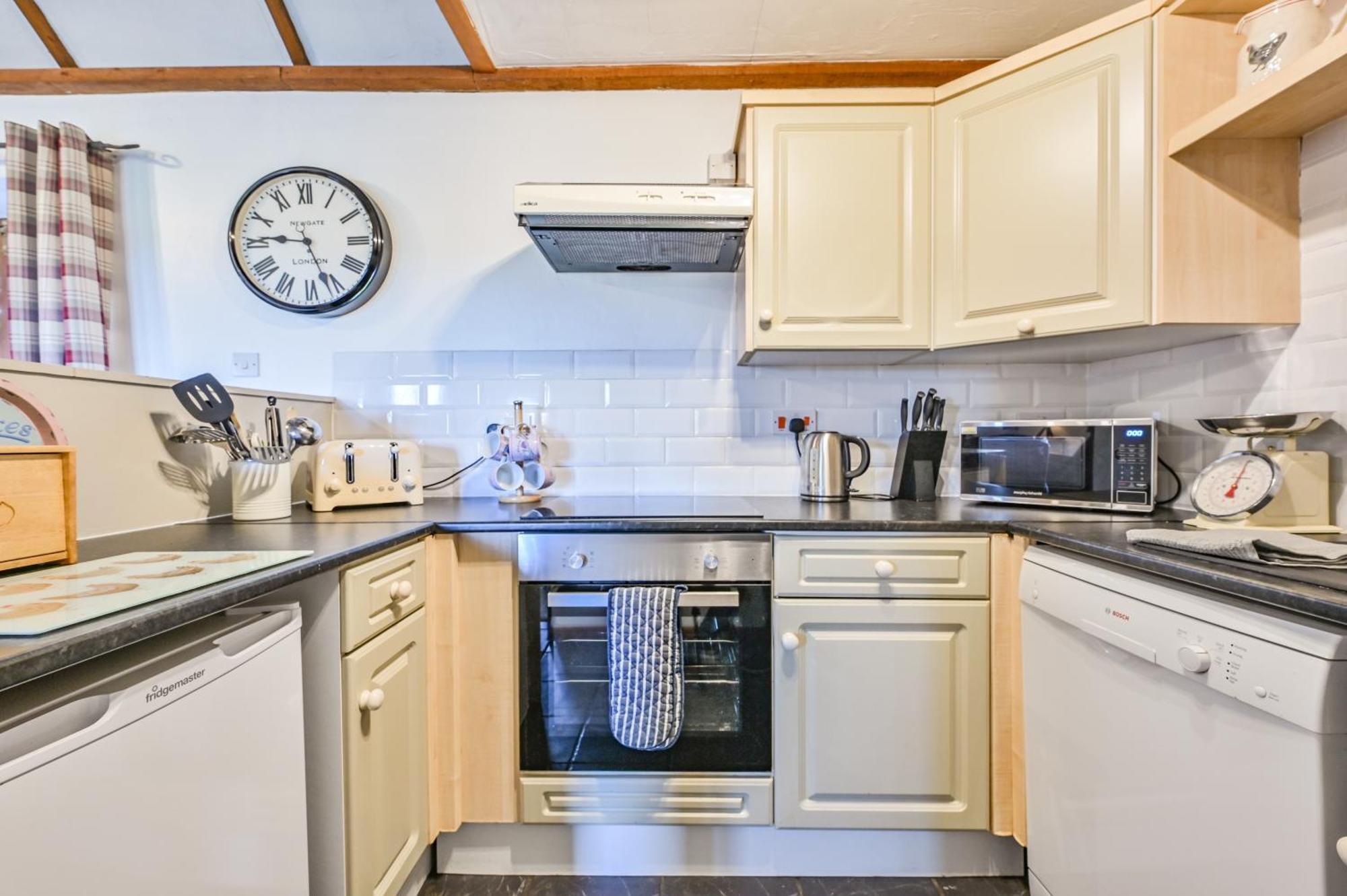 Polean Farm Cottages - With Free Animal Feeding And Pony Rides And Free Access To A Nearby Pool Looe Kamer foto